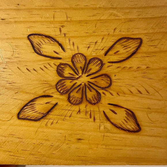 Vintage Hand Carved Pyrography  Wooden Jewelry Box Floral Design Felt Lined - Picture 4 of 10